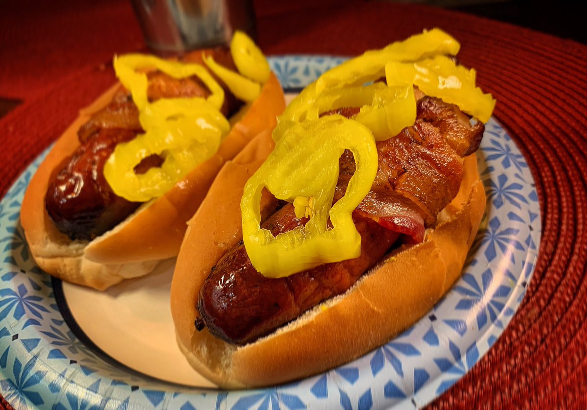 realCAMERALERO's tweet photo. #grillin #sausage #bacon #foodporn #foodiepics #goodeats #heavenonapaperplate #photoglife🎥 #cameralero #paladin🏴☠️ #whatsnext🏴 #nostickmics #nomicflags https://t.co/FNTpHxaYhB