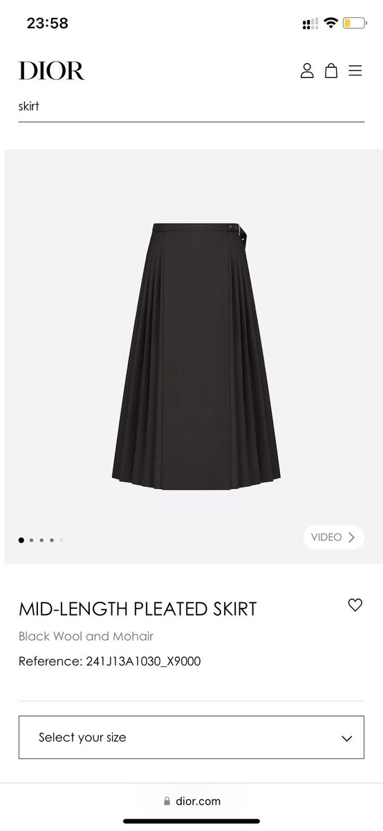 IrisAkane's tweet photo. This Dior skirt is NOT an original design. The design is from Chinese costume Mamianqun. Mamianqun is traditional costume in China Ming Dynasty. How dare you call this original design. Dior, Shame on you! PLEASE STOP CULTURE APPROPRIATION.#Mamianqun #Mamianqun #Dior #Hanfu https://t.co/UhJkHKtf7t