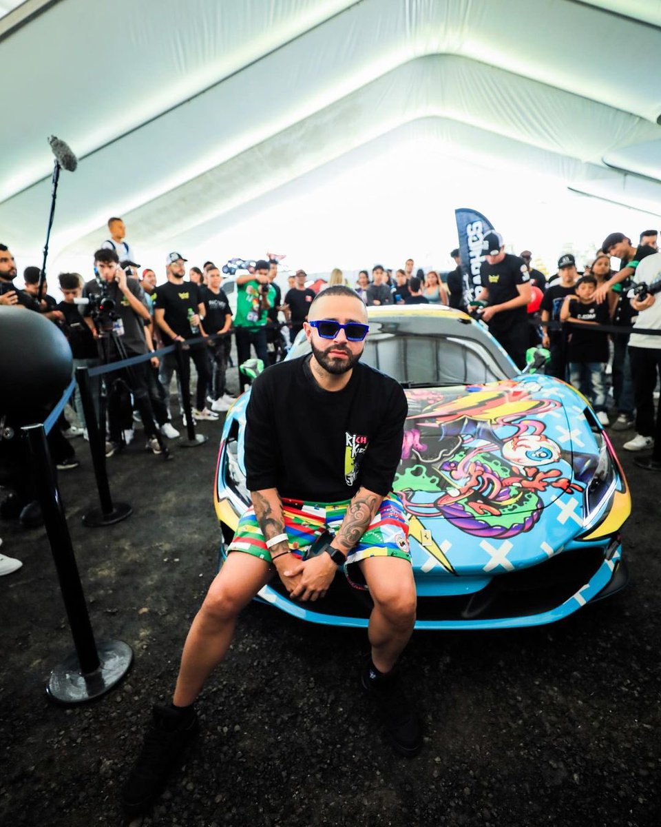 574Studio's tweet photo. Hoy celebramos el cumpleaños de nuestro querido @DJPOPEJB!!!  Le deseamos siempre lo mejor!!! 🎂🎂🎂 #DJPope #574Fest #574Studio #574Lab #Team574 #TeamBalvin https://t.co/6e6VX1URUB