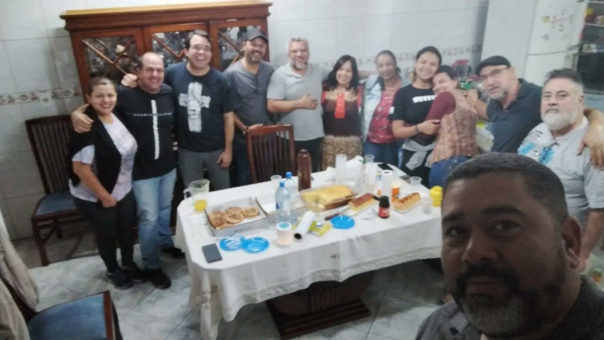 prmarcelosantos's tweet photo. Somos uma igreja em movimento no templo e nas casas,  em pequenos grupos que alcançam, cuidam, ensinam e celebram. 
Venha ser Igreja com a gente!

#lugarderecomeços 
#pglugardealcançarcuidarensinarecelebrar 
#pgnossojeitodeserigreja https://t.co/zKLJEZAZaf