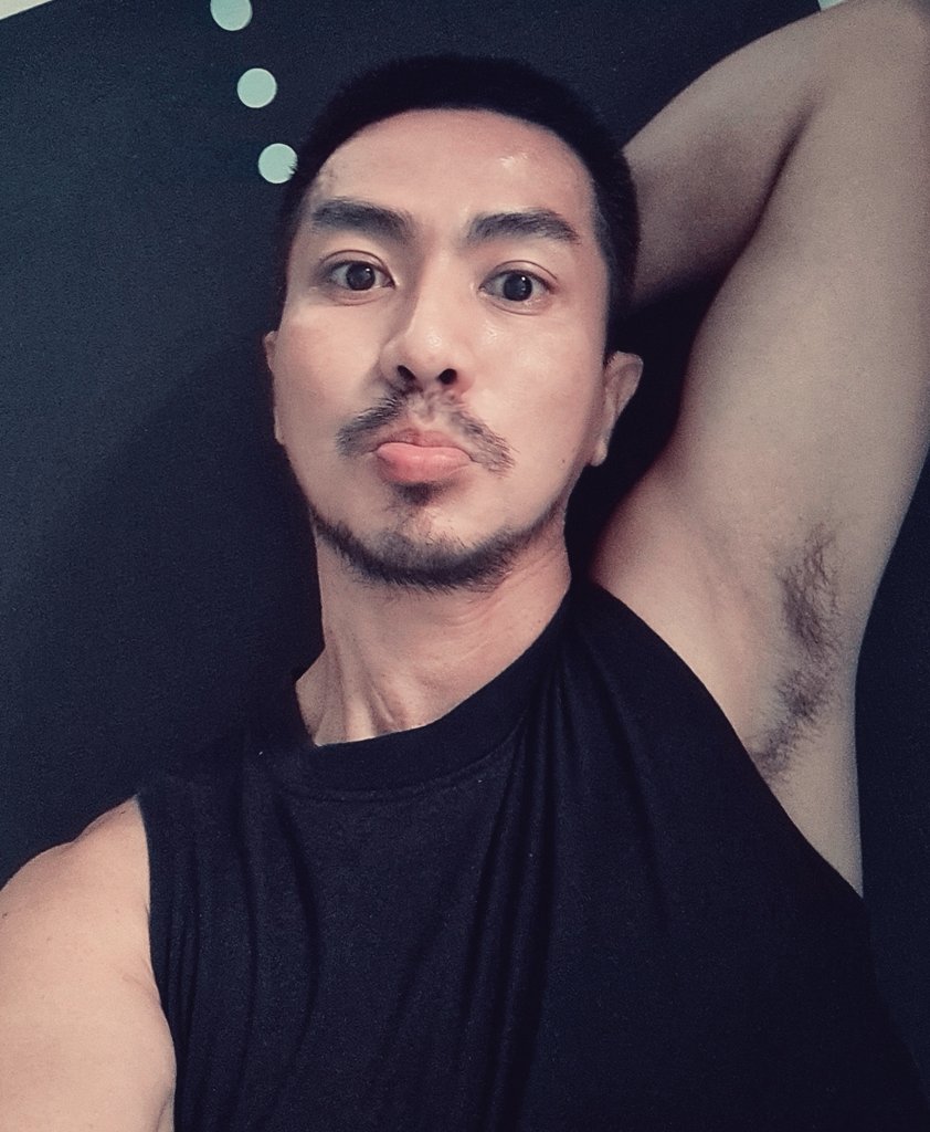 Mymemory789's tweet photo. ออกกำลังกายเสร็จแล้ว 
จะนอนตรงไหนก็ได้...😁
#SundayMorning https://t.co/BOKkSbonzl
