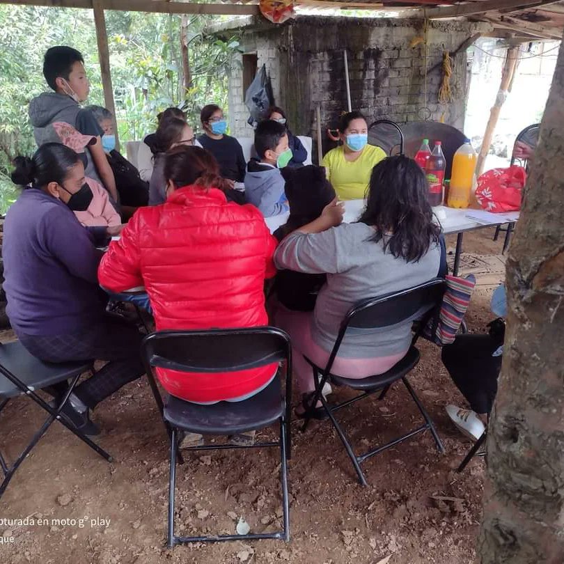 EV_EdoMex's tweet photo. #Huixquilucan felicitamos a nuestras compañeras de #EmpoderadasYValientes por el primer curso de elaboración de queso. Una actividad que podrá generarles ingresos extra a nuestras mujeres Huixquiluquenses. #EVEdoMéx 💙🤝💜 https://t.co/AdHucFlrSB