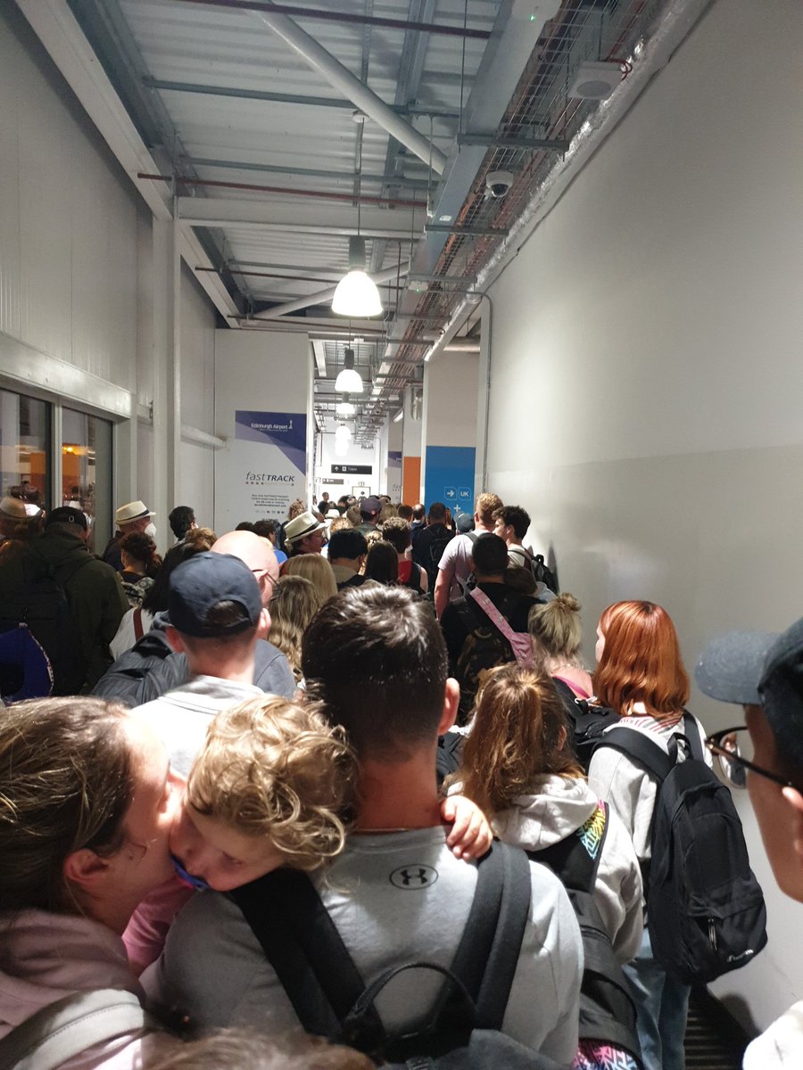 jp_morr's tweet image. 2am and this is the queue to get into the terminal building. The level of incompetence is pretty spectacular. #EdinburghAirport #EDI