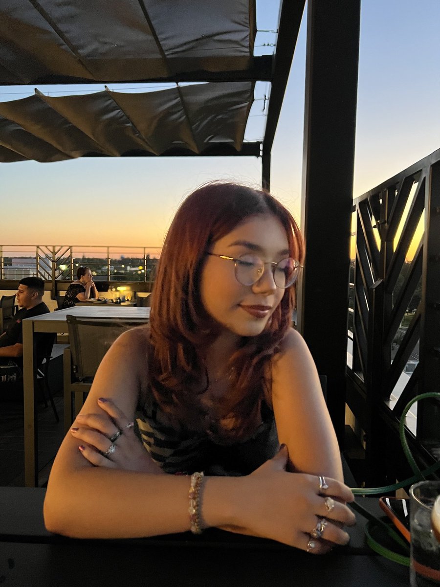 jocelynsmh's tweet photo. i’ve been glowing a lil extra so don’t mind as i spam. https://t.co/gPLXPRT0eK