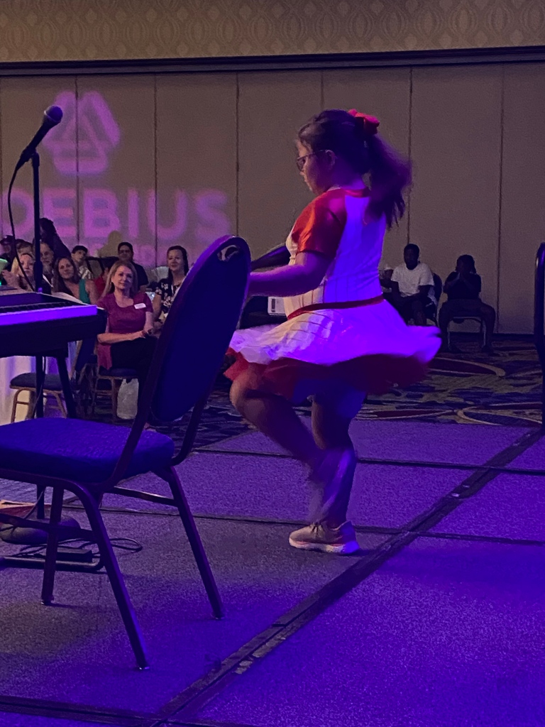 MoebiusSyndrome's tweet photo. Would it even be a MSF Conference without a talent show and dance?!? We have such an incredibly talented community! 💜 #msfcon22 #msflimitless #moebiussyndrome https://t.co/cM5H7VnVzC