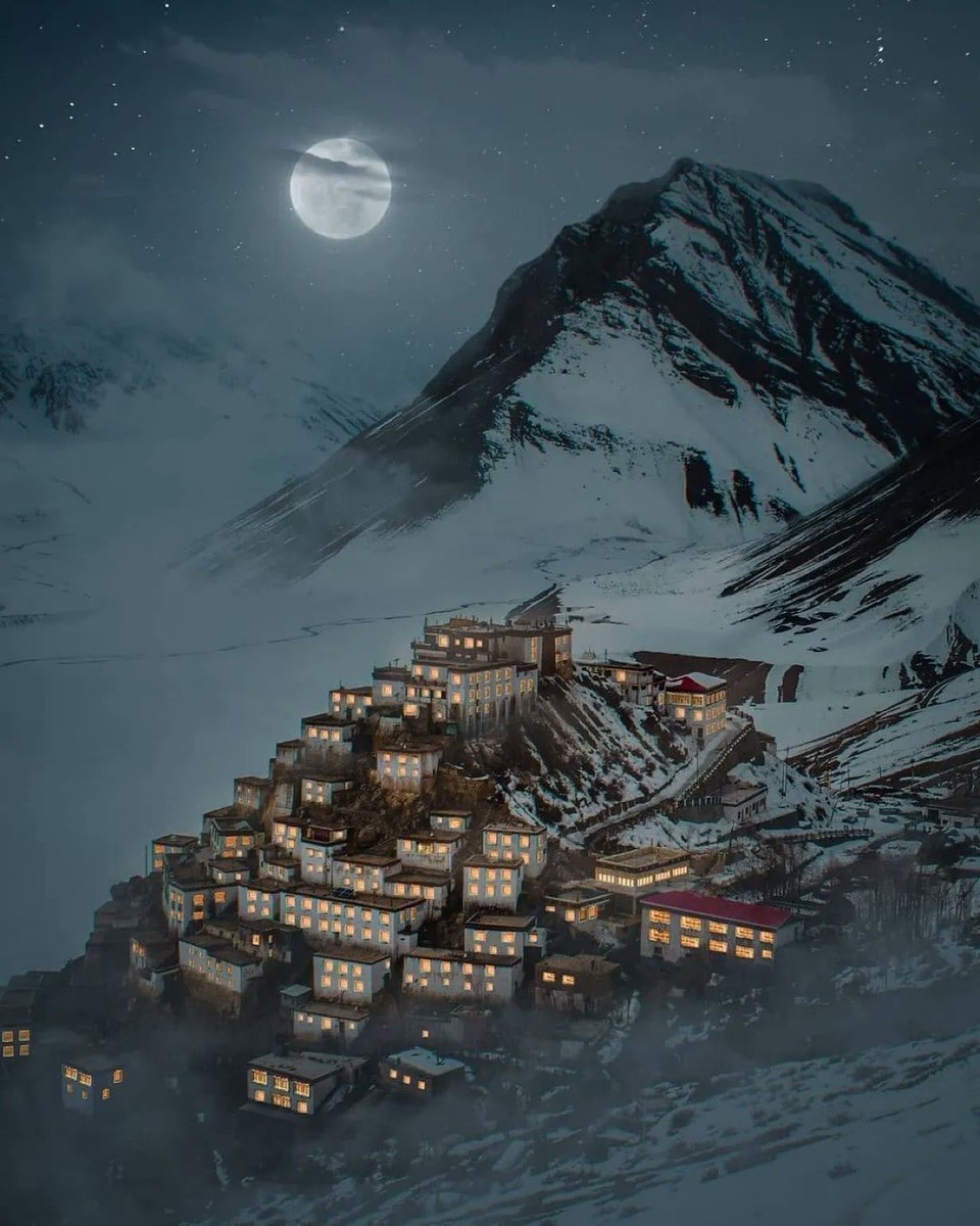 ErikSolheim's tweet photo. Incredible India 🇮🇳!
The Key Monastery is a famous Tibetan Buddhist monastery in the Lahaul and Spiti District, Himachal Pradesh. Located at an altitude of 4,166 metres.

@TravelingBharat https://t.co/BO2XHR9toM