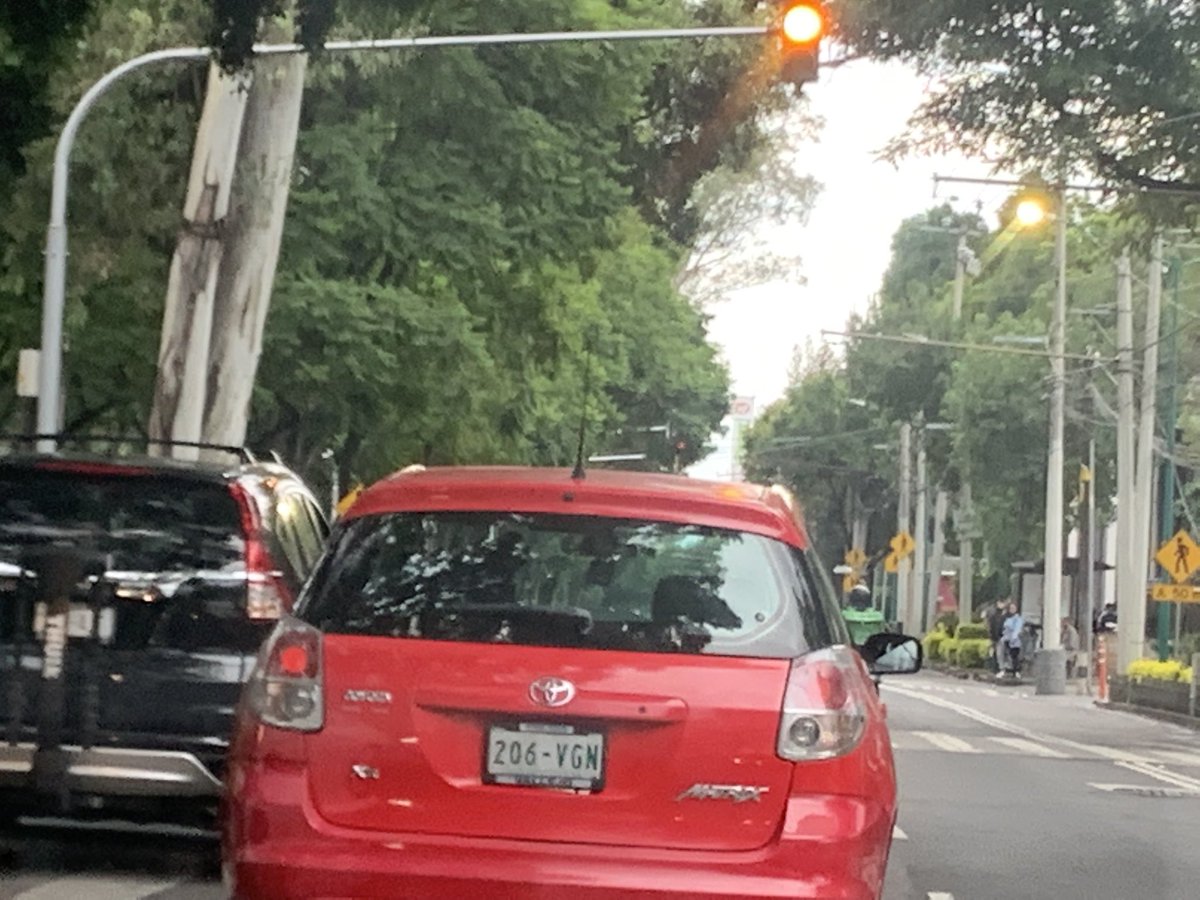 StephanieLeeKW's tweet photo. @AlcaldiaCoy #EscudoCoyoacán @AlcaldiasCDMX @C5_CDMX hoy se dio a la fuga ese rufián luego de estrellarse con nuestro auto a la salida de @Oasis_Coyoacan  por venir en estado inconveniente. https://t.co/HGICXYjclO