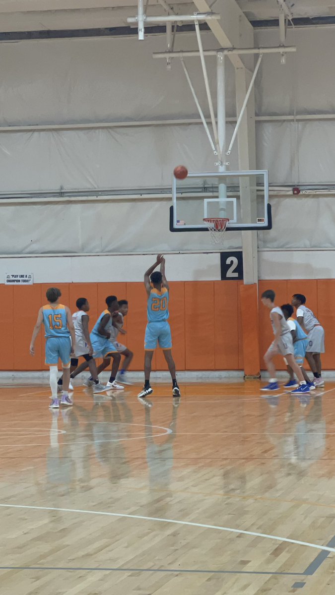 chase_gathings's tweet photo. Saturday game day. #firstingamedunk #basketball #blessed https://t.co/JsyCTQ3pvf
