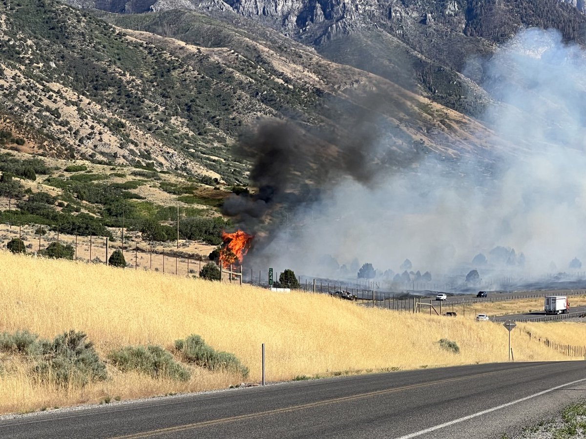 fox13's tweet photo. NEW WILDFIRE: The #PrecisionFire is burning just off I-15 a few miles south of Santaquin. Details: https://t.co/NagIoJLMBk

(Photos by Angella Garlick) https://t.co/Pf2I9AYniE