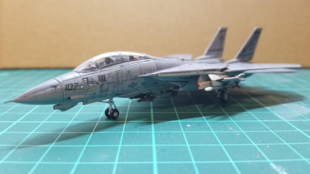 I53o3GhKkcrK4ro's tweet photo. エフトイズ トムキャットメモリーズ2 F-14B VF-32 スウォーズメン ボムキャットにしました。AN/AAQ-25が無くAN/AAQ-28がついているのはご愛嬌(^-^;
#144スケモ #トムキャット #VF32 #ボムキャット #エフトイズ #scalemodel https://t.co/vXkJkg2FBi