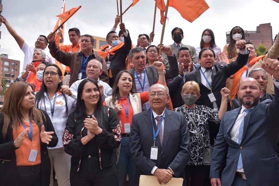 ID12Ecuador's tweet photo. 🟠Urgente | Con votos de @DianaAtamaint, @CNEVice, @jr_cabreraz y @EsthelaAcero, el @cnegobec resolvió REGISTRAR la remoción de @GuilleHerreraV como Presidente Nacional de @ID12Ecuador y RECONOCER al compañero @enrikechavez5 como Presidente Nacional (e). https://t.co/F1v6sRzp3o