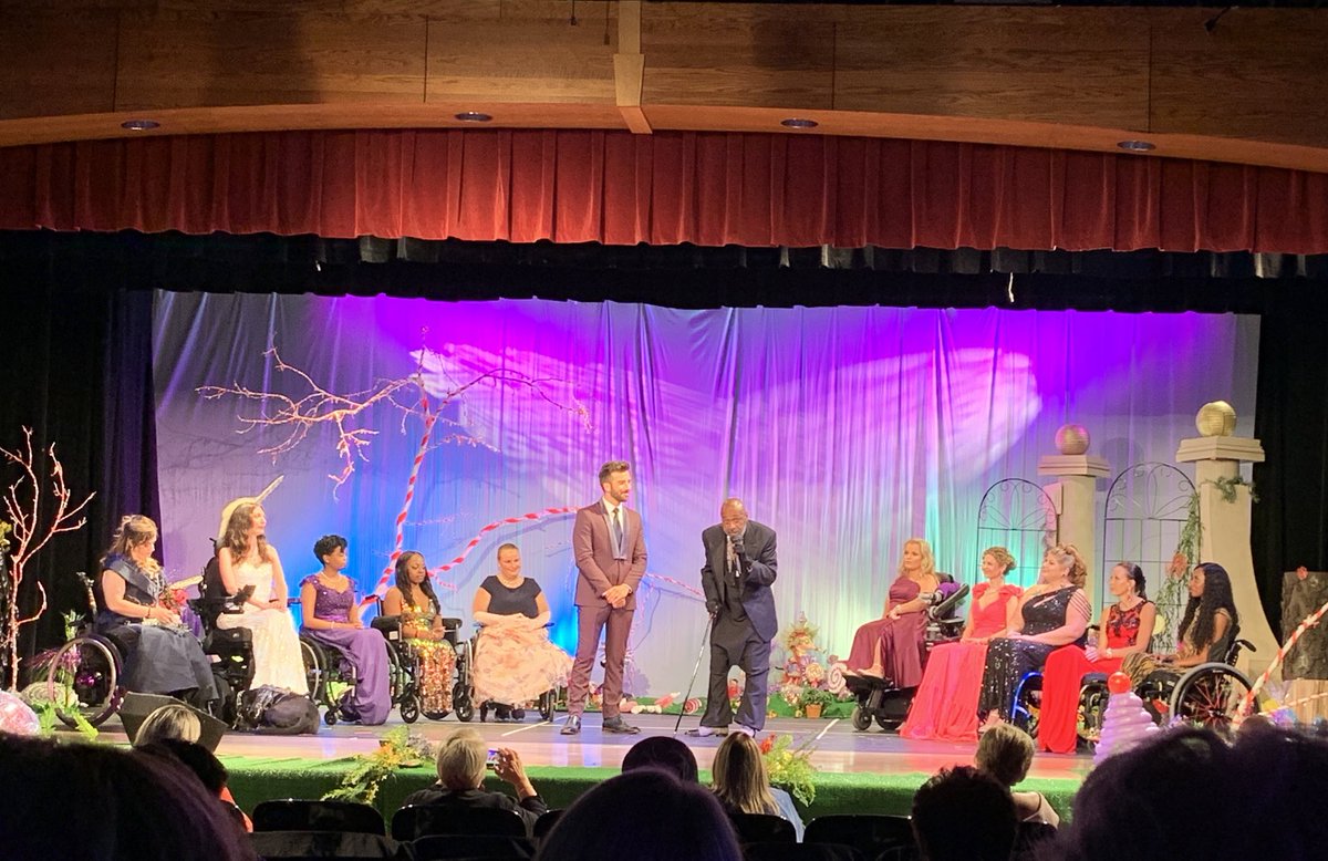 MsWheelchairUSA's tweet photo. Ben Vereen speaks about living with a disabilities and how government officials should be in attendance at events like #MsWheelchairUSA! #DisabilityPageant #MWUSA @BenVereen https://t.co/5o9OIt0cgw