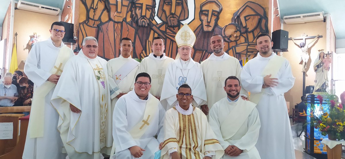 Ordenación Diaconal de los salesianos Freddy Suárez y Johan Jaimes, por imposición de manos de Mons. José Ángel Divassón.
#16Jul #SalesianosVenezuela @CcsVamosaMisa @CEVmedios @ArquiCaracas @infoANS_ES