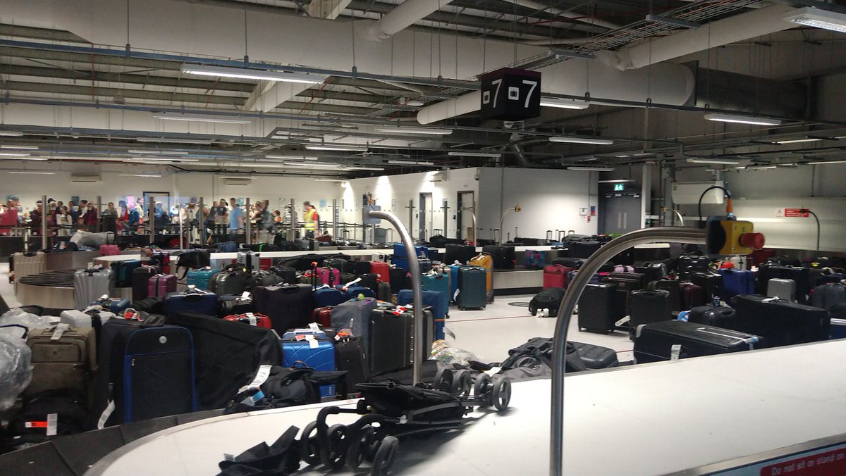 S200SHIE's tweet image. Welcome to the UK, what a disgrace #edinburghairport