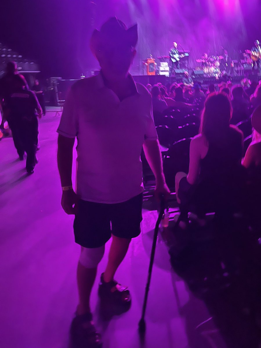 Krahn4Ward11YYC's tweet photo. Hey @blakeshelton not even a knee replacement 10 days ago can keep my dad from seeing your show. He’s naming his new knee “Blake” haha #calgarystampede2022 #Saddledome #Row12 @calgarystampede https://t.co/Ox6NQWlKlx