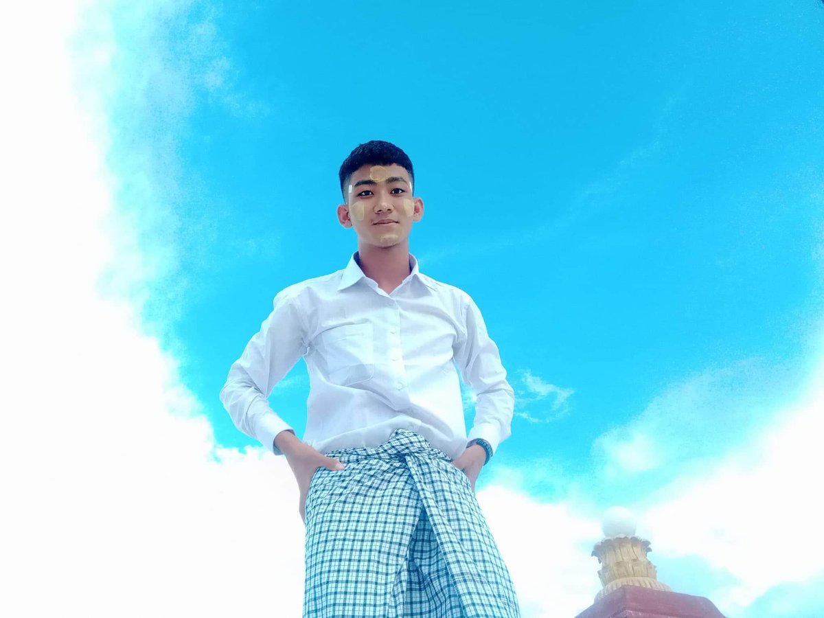 NptAung1's tweet photo. ချစ်သူလိုချင်တေ😭😭 https://t.co/tVfc43wEZc