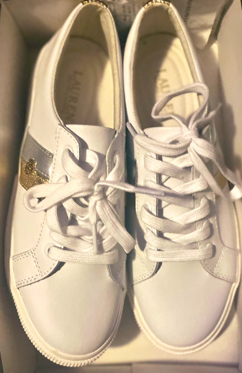 mcnikk's tweet photo. #newshoes #brandnew #neverworn @RalphLauren #toosmall #receiptreturn #refusedreturn #RalphLaurenFactoryStore #badcustomerservice #discrimination #queer #LGBTQ #fat #disabled #mentallyill #nonbinary #mypartnerisblack #BlackLivesMatter #enddiscrimination https://t.co/7SB1SAQk4s
