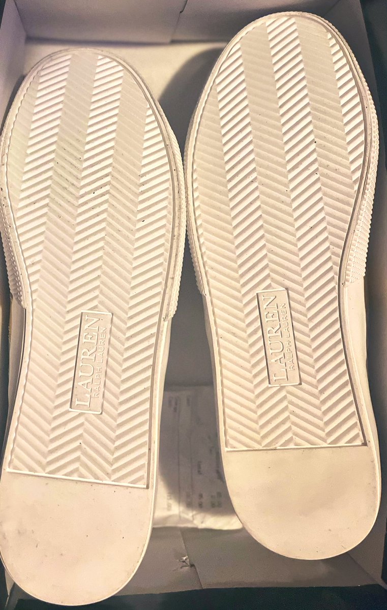 mcnikk's tweet photo. #newshoes #brandnew #neverworn @RalphLauren #toosmall #receiptreturn #refusedreturn #RalphLaurenFactoryStore #badcustomerservice #discrimination #queer #LGBTQ #fat #disabled #mentallyill #nonbinary #mypartnerisblack #BlackLivesMatter #enddiscrimination https://t.co/7SB1SAQk4s