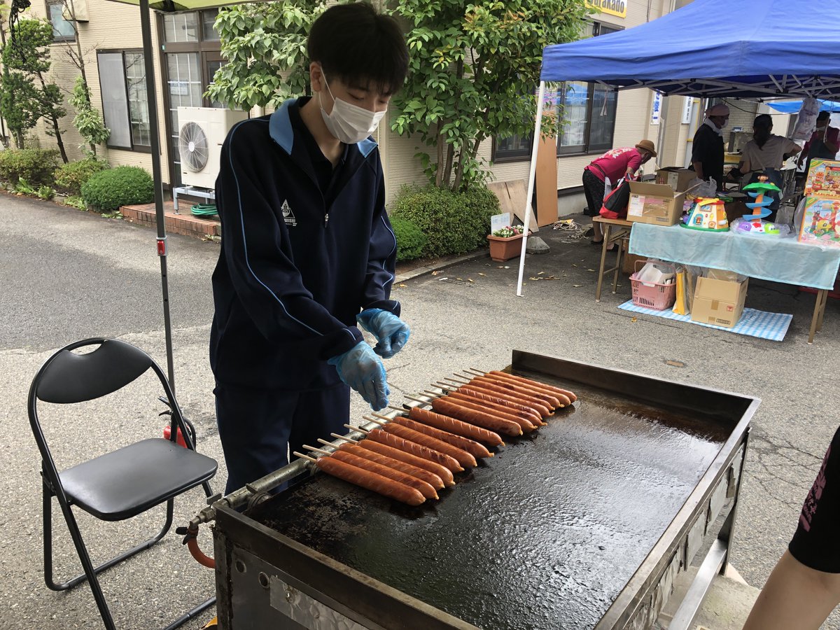 CAN25043358's tweet photo. 7/10 #軽トラ市 にて、沢山の #雫石高校生 が活躍しました。
#雫石 #虹色コンパス 早いもので、あれから1週間 #県立高校 #岩手県 #探究 https://t.co/ECBLnVwr0j