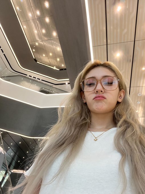 JEON SOMI (전소미)’s pics and videos