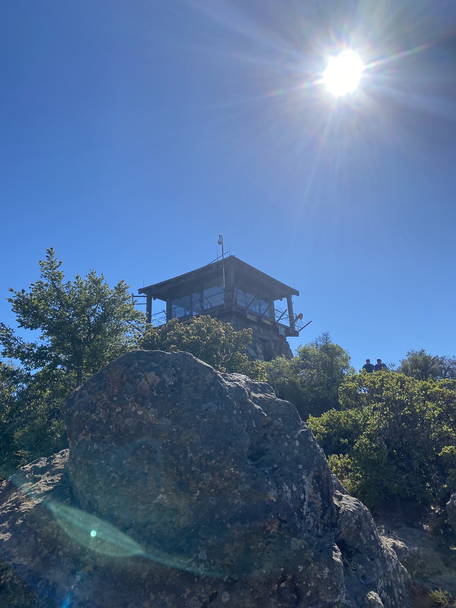 K1STG's tweet photo. 12 contacts from Mt Tam State Park (K-1178) for a #POTA on #2MeterSimplex from the east peak. I even got a P2P from KM6TAX who was in his kayak attempting the first activation of Frank’s Tract (K-3437). #hamradio https://t.co/yeszHuvE24