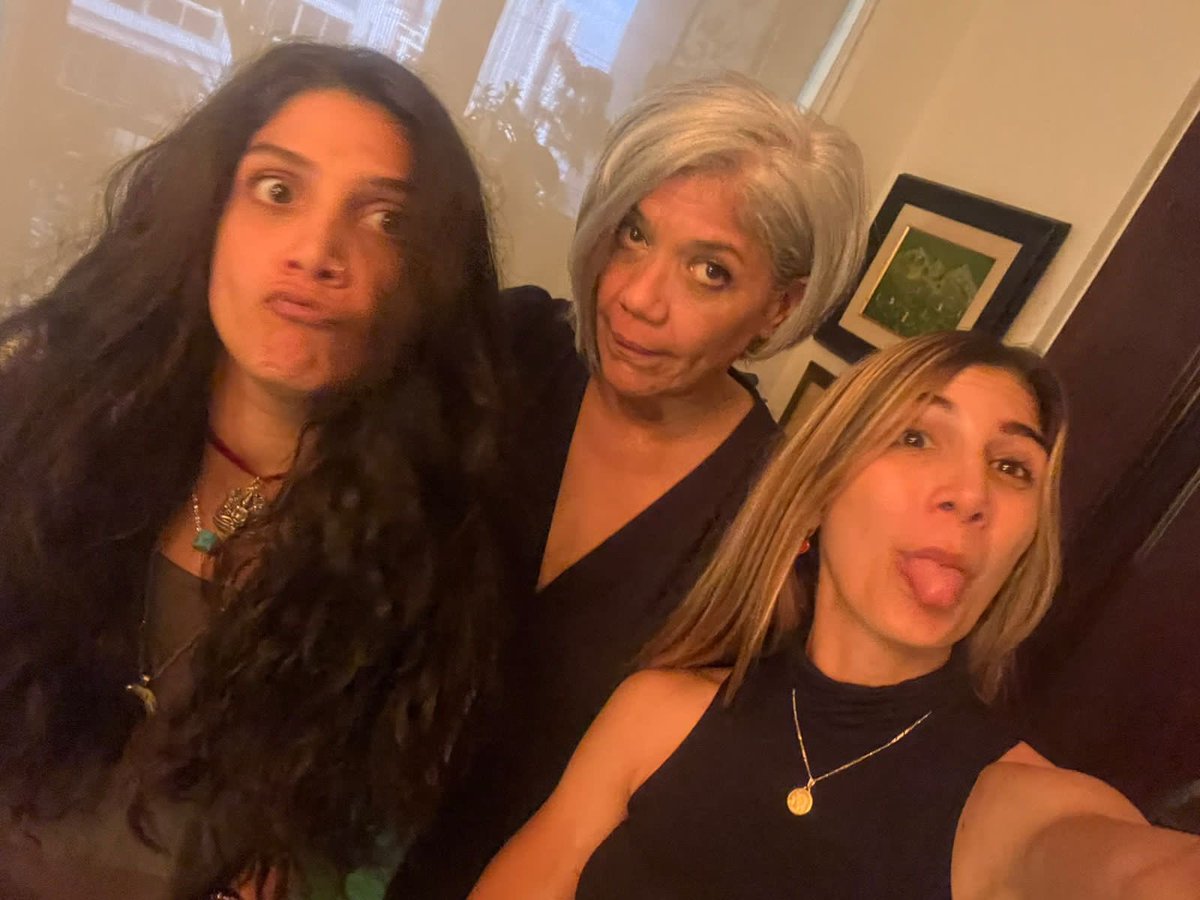 Itzelsayavedra1's tweet photo. Unas de mis humanas favoritas #sayavedra-pace
Cuando D”s no te da hijos, el diablo te da sobrinas …..🧠😍🧠😍🧠😍🧠 https://t.co/jpepW0uEOn