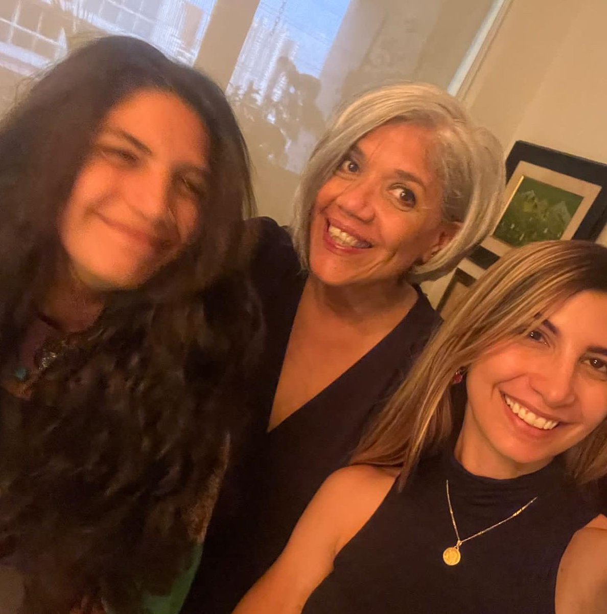 Itzelsayavedra1's tweet photo. Unas de mis humanas favoritas #sayavedra-pace
Cuando D”s no te da hijos, el diablo te da sobrinas …..🧠😍🧠😍🧠😍🧠 https://t.co/jpepW0uEOn