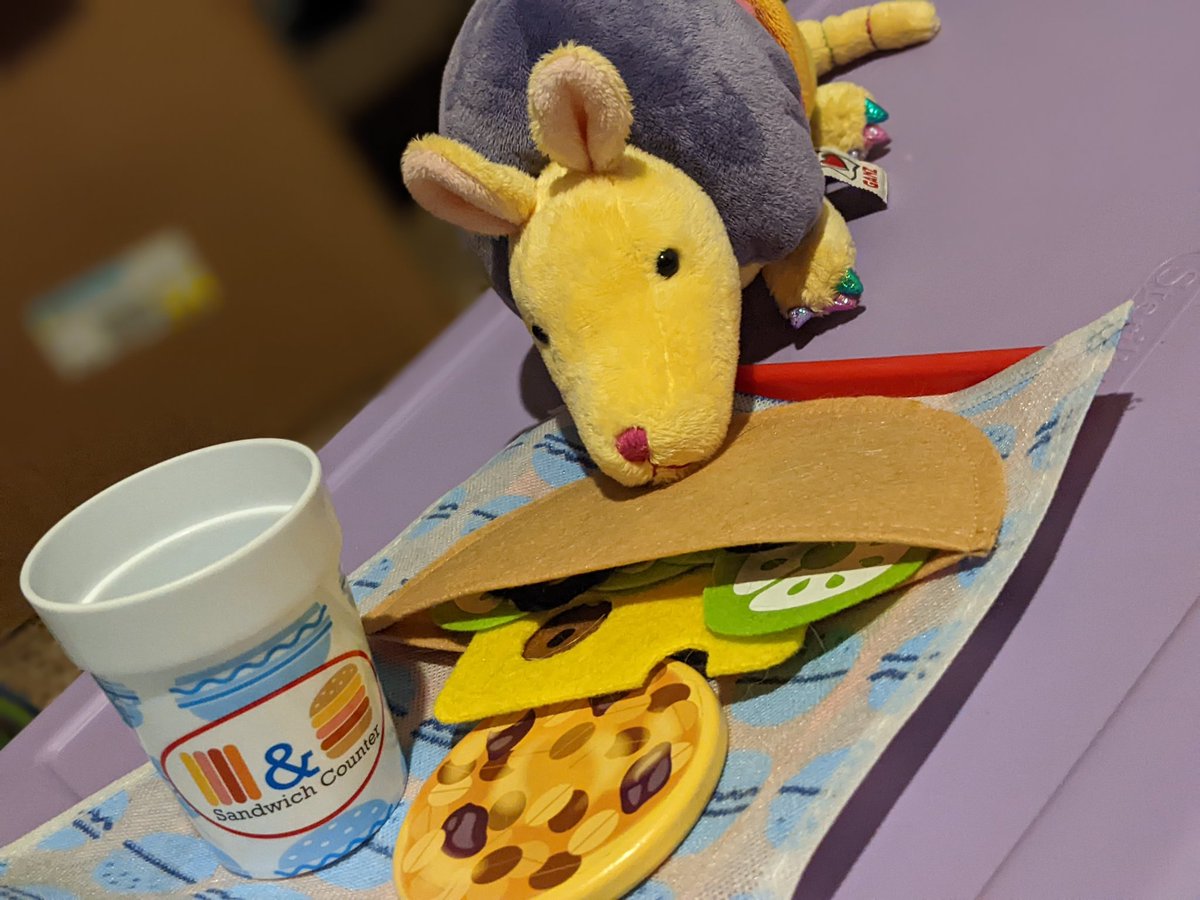 RobbiexRabb1t's tweet photo. Sandwich shop with my kiddo~ #ABDL #DDLB #DaddyDom #ABDLDaddy #AgePlay https://t.co/Lxx96BP5A4