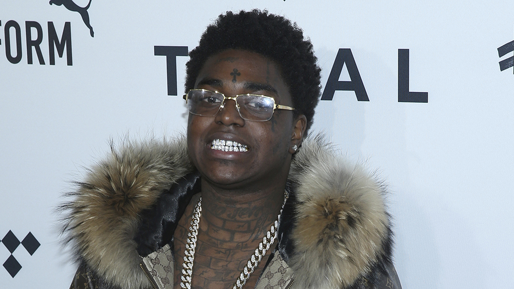 Rapper Kodak Black Arrested On Drug Charges

Authorities have arrested rapper Kodak Black in South Florida on charges of trafficking in oxycodone and possession of a controlled substance.

#SwishNewsApp | swishnews.onelink.me/WDmP/2b6129de

#KodakBlack #Arrests #BillKapri #RapMusic