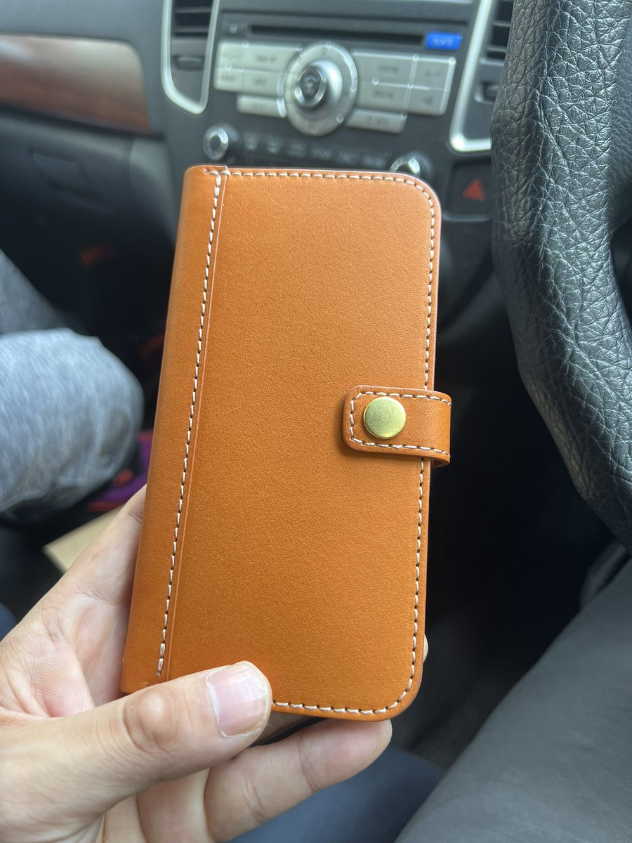 5503Std's tweet photo. DiralのiPhoneケース買ったぁ!
やっぱり牛革はいいねぇ٩(ˊᗜˋ*)و
お店のお兄さんも優しくて、とても良いお店でした!
代官山にあるお店なので、革好きの皆さんも是非行ってみてください!
#Diral
#iPhoneケース
#本革 https://t.co/YvGd20Xr0m