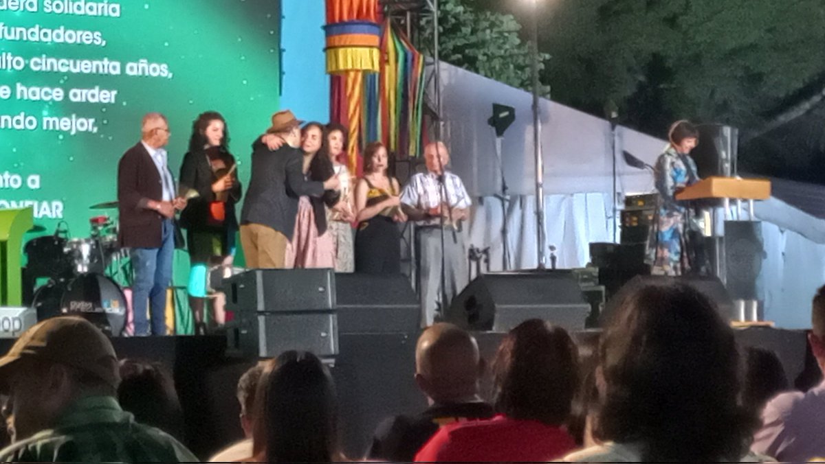 luisyepesb's tweet photo. Hace #50AñosConfiar, 33 trabajadores de #Sofasa, crearon una cooperativa, que hoy es @CONFIARCoop. Fue hermoso ver esta noche a los dos creadores, que sobreviven, y a los jóvenes que toman la posta, en una misma tarima. https://t.co/vLsiMHXqZ1