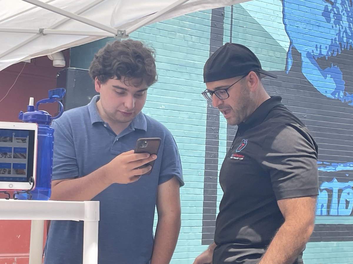 bigfatsurprise's tweet photo. The awesome ⁦@DoctorTro⁩ teaching the next generation about healthy blood sugars. Just one of the many special moments at #ketofest. 
Including so many great speakers and best ever keto ice cream by ⁦@carlfranklin⁩. Great job, ⁦@2ketodudes⁩!  ❤️ https://t.co/mRInu2ezfJ