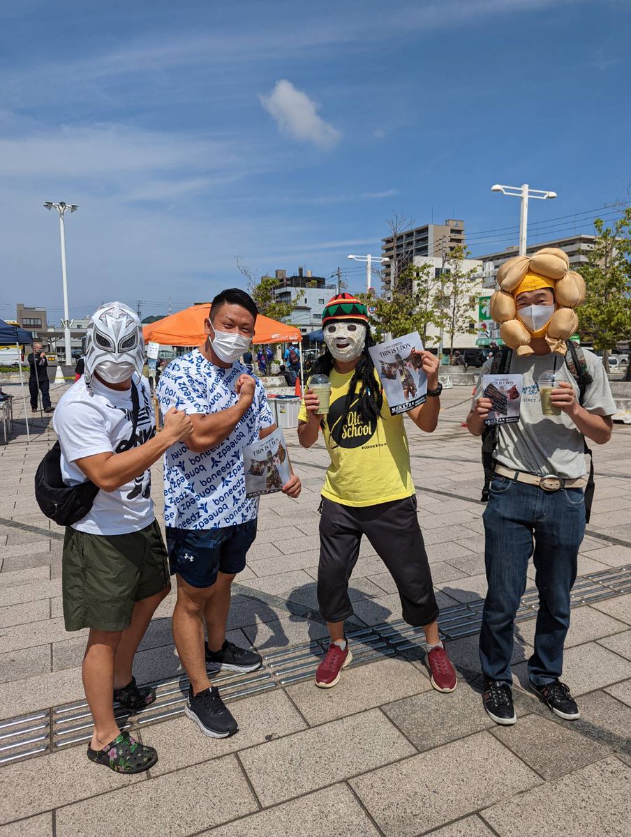 SM_UDON's tweet photo. 握力計測でステキなマスクを頂いたぜ❗️
色々と熱気の強い楽市楽座❗️
水分補給のドリンクに最高です❗️
#BONEEDZ
#UDONプロレス
#UDON文化祭
#さかいで楽市楽座 https://t.co/ovBv40byZo