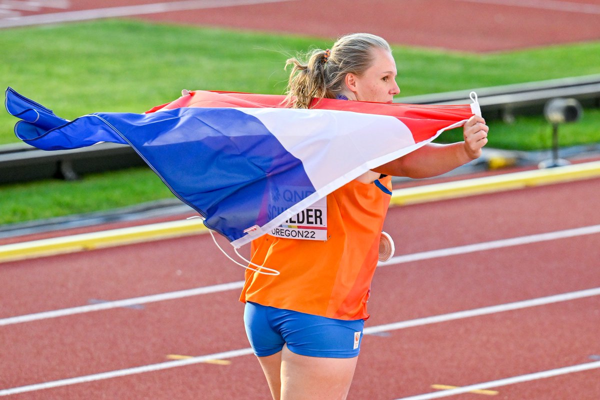 WAUW 🥉!

Jessica Schilder pakt de bronzen medaille bij het kogelstoten met een Nederlands record van 19.77 meter 😱🤩! 

📸 BSR Agency
#WKAtletiek #WCHOregon22 #WorldAthleticsChamps
