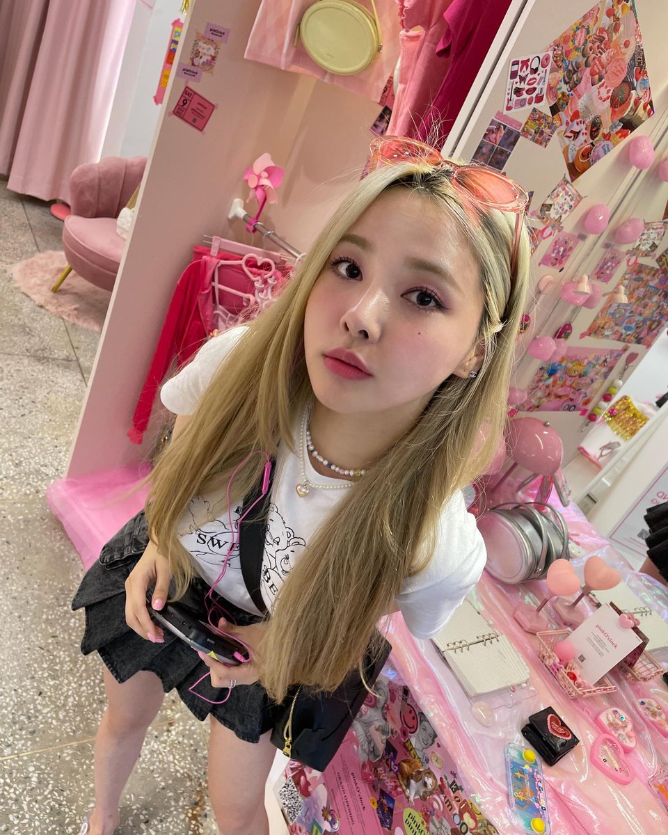 lucebrasiI's tweet photo. [12.07.22] 😉😘😉😘😉😘 #pinkoclock #koimoi https://t.co/ods6Znafmx