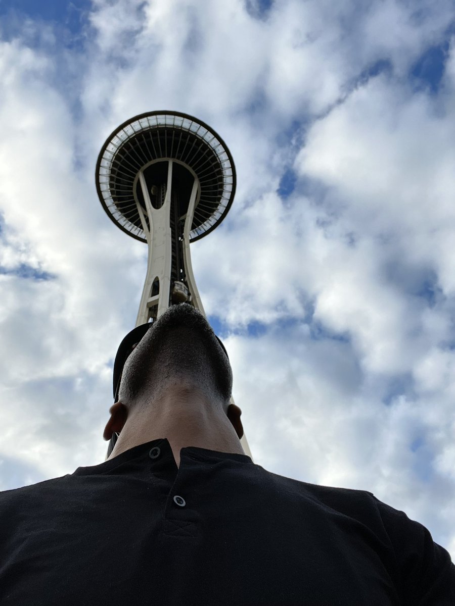 docktor's tweet photo. Hello Seattle…overcast as you are…but still beautiful.  Shining great light on the Blk/Wht dunks. #SNEAKERS #seattle #spaceneedle https://t.co/Np8iFs3Uqg