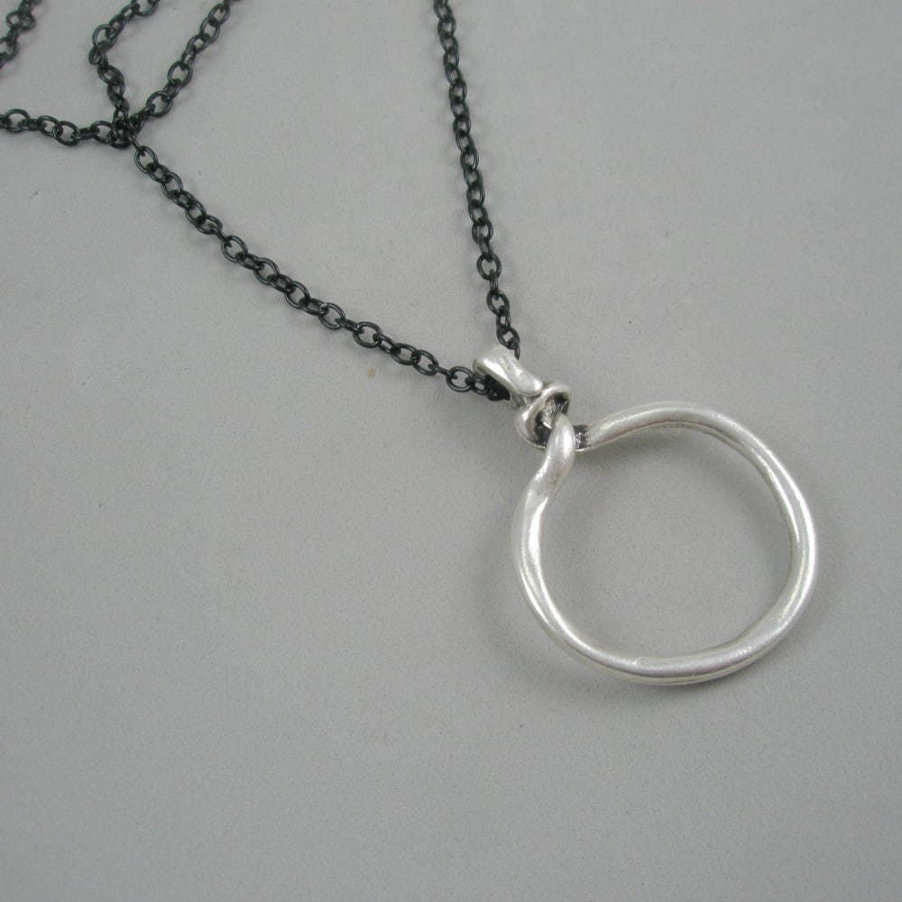 stoneberri's tweet photo. Silver Knotted Loop Necklace https://t.co/Ft18Rp5Bt9 #Etsy #Stoneberri #RoundPendant https://t.co/nFcQRurd8t