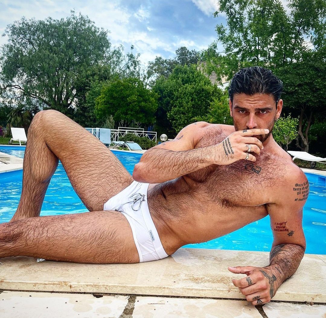 Quiero aprovechar mis vacaciones al máximo, me gustaría conocer una desconocida y terminar metido entre sus piernas uno,dos, tres días seguidos..

#Freerol #Sexrol