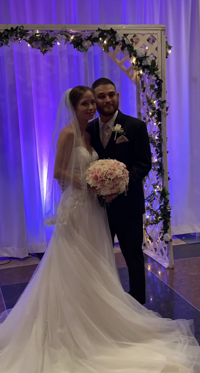 AustinGreenlea1's tweet photo. Congrats to my big bro and my now big sister, these 2 people are the best people in my life and I’m so happy for them. https://t.co/XRPVj7MmJb