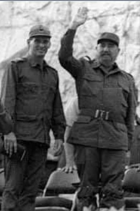 Por esto digo q la mano de nuestro comandante está hoy en cada decisión tomada, en cada tarea cumplida, en cada orden acatada. Si el Comandante confiaba en nuestro presidente yo me muero confiando en el igual. #CubaEsAmor #CubaPorLaPaz 
#LeñadoresEnCombate