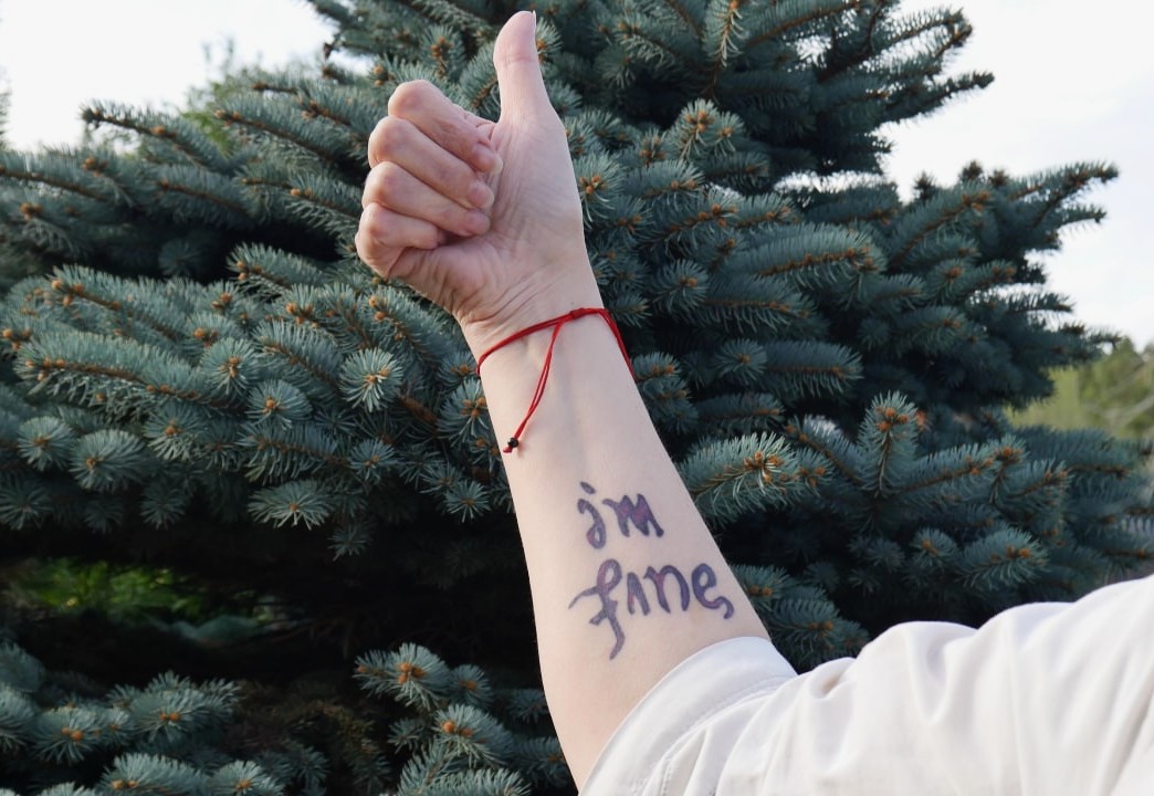 Взгрустнулось - улыбнись!
Усталось - взбодрись!
Стало скучно - изменись!
(Бабушки бывают разные:
Скромные, но прекрасные))))