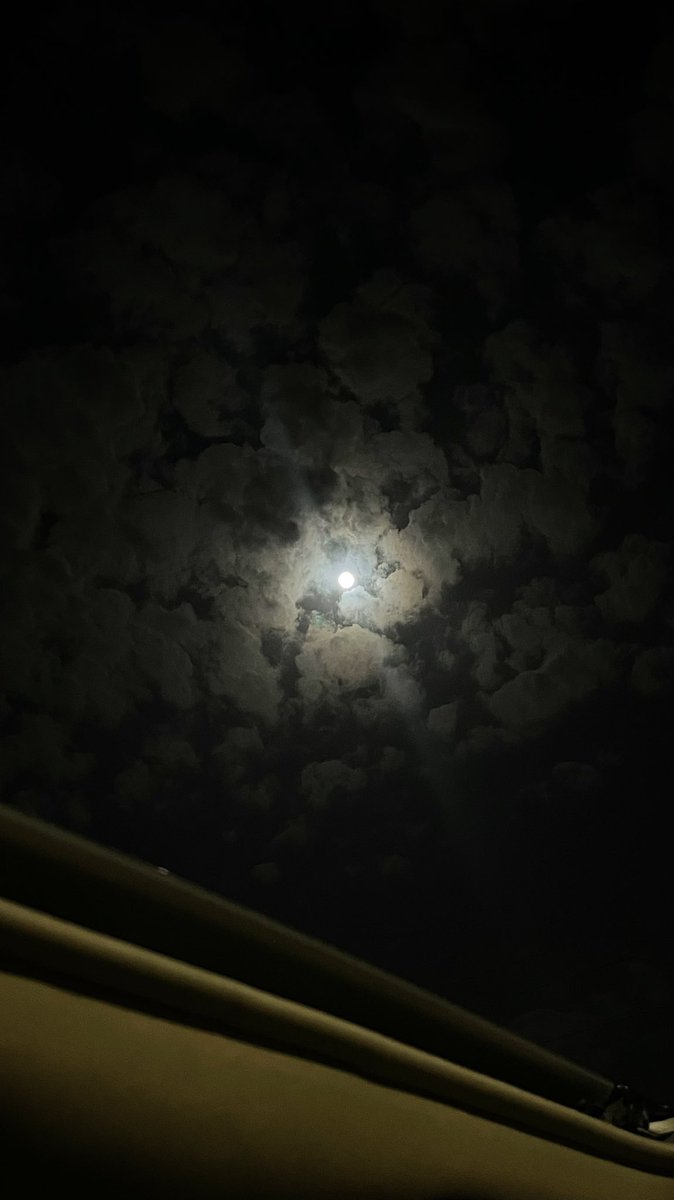 xf6b_'s tweet photo. قمَر ، فاض نوُره في ليلٍ عتيم . https://t.co/nPCXlLmV3t