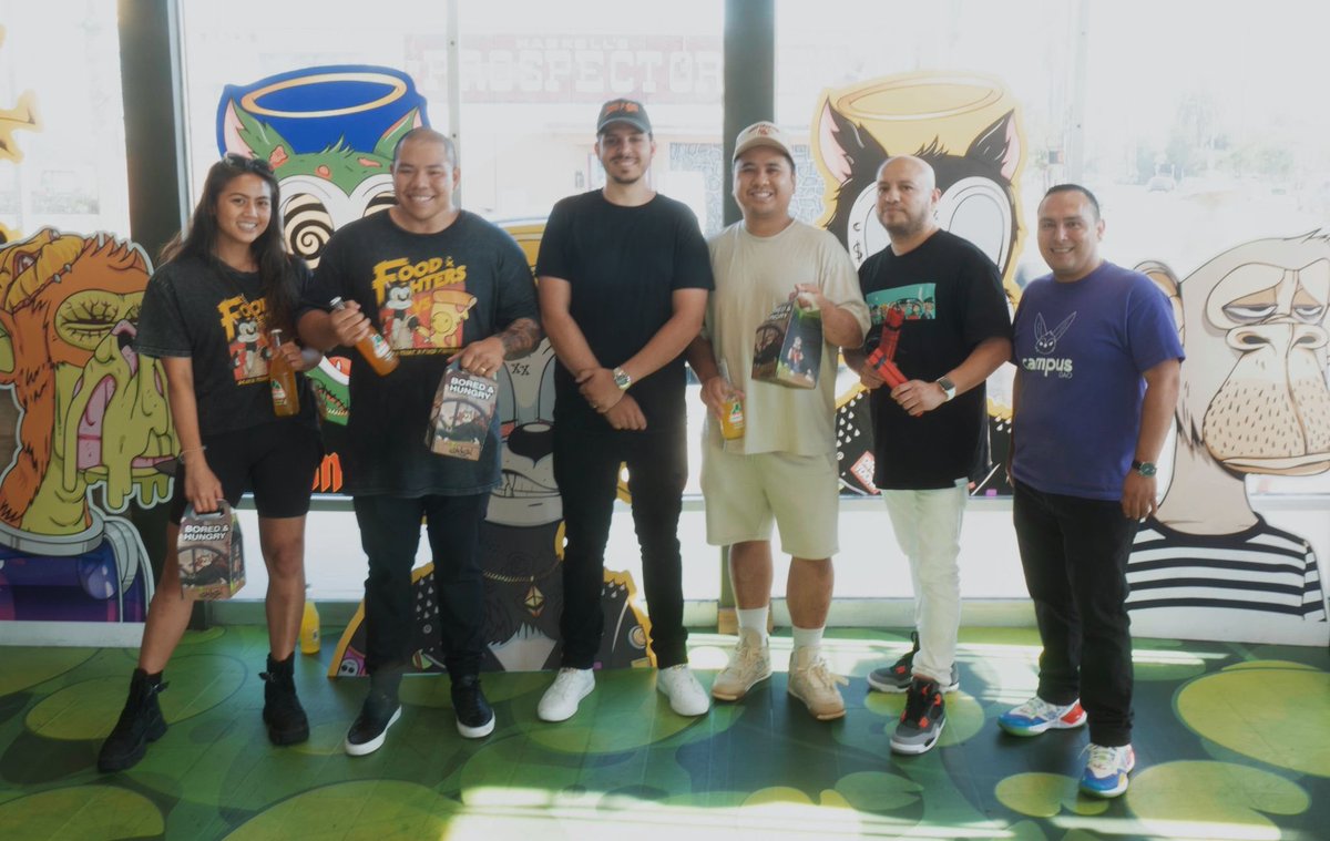 BorednHungry's tweet photo. That’s a wrap on launch day of @DegenToonz x @BorednHungry 🍔🍟🧨

Thank you DegenToonz community for coming through and keeping the vibes 💯. Can’t wait to hang with you all month! Stay locked in for giveaways and more. 

shoutout to @FoodFightersU, @frensHouse and @Jarritos https://t.co/FMgEGKstMT