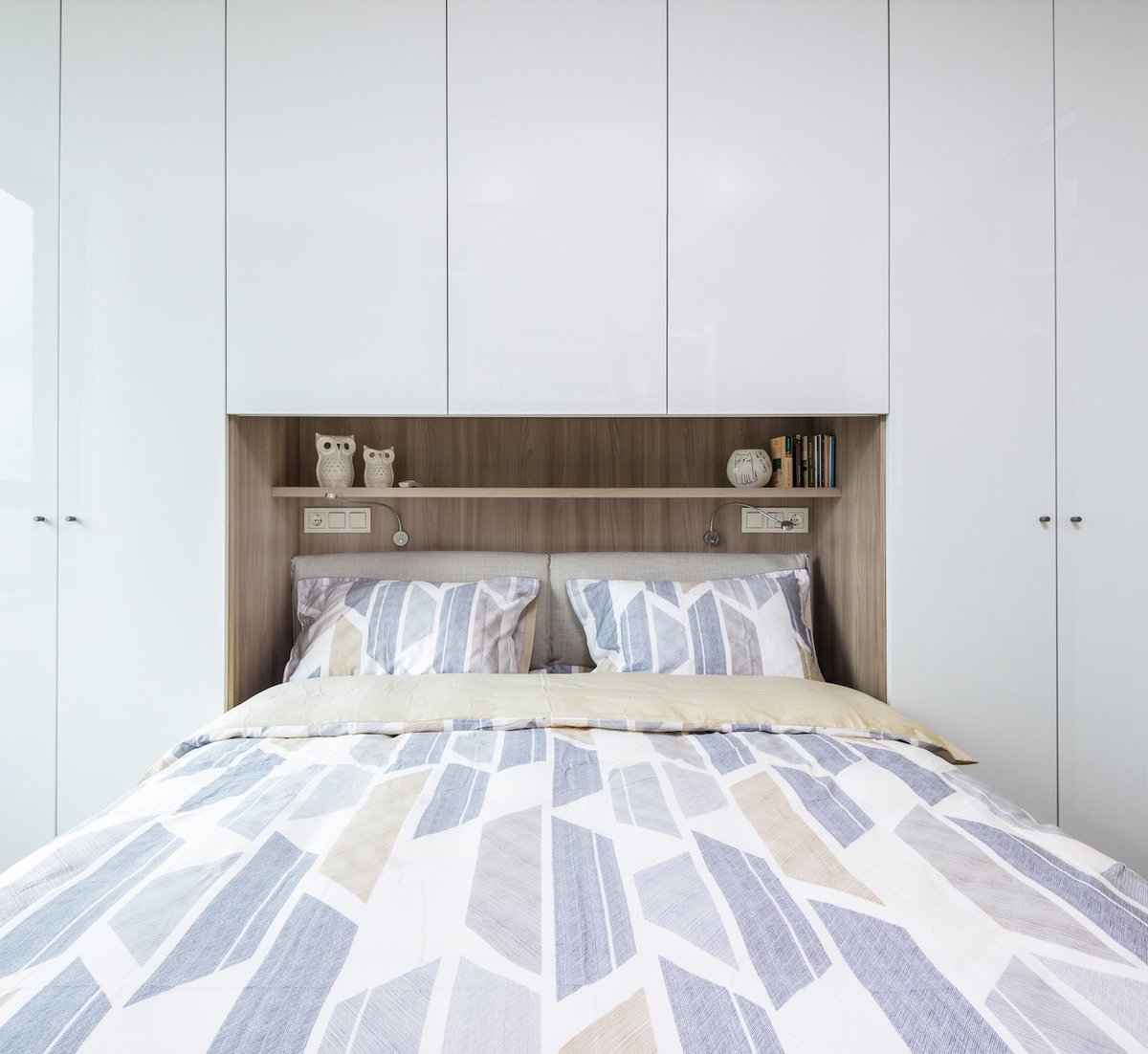 Our surroundings have a bigger influence on our mental health than we think. Imagine the difference between living in a messy, disorganised space and an orderly, well-organised one. 

#DeCluttrMe #declutter#closetdecluttering #kitchenorganization #professionalorganizer