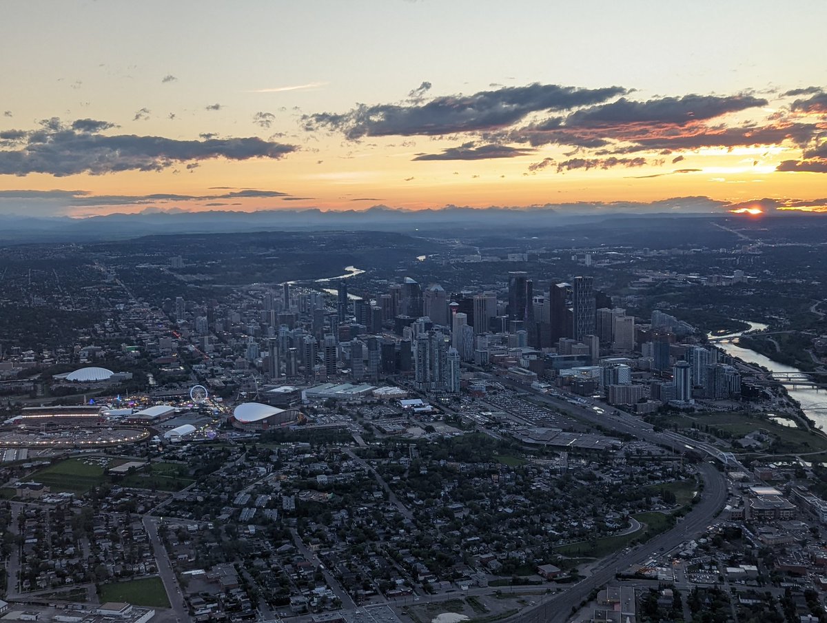 StockDad5's tweet photo. Nothing better than coming home. https://t.co/l5opNKf8vU