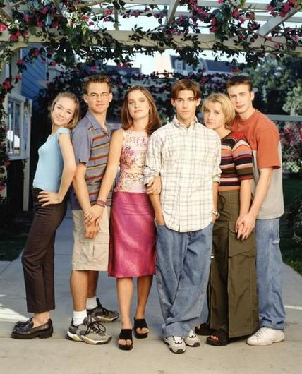 k50cullen's tweet photo. In 2000 and 22 Years Ago, #OppositeSex premiered on @FOXTV on this day RT and Like if you remember this show. (@MiloVentimiglia, #MargotFinley, #KyleHoward, @ChrisEvans, @allisonmack, @MyLindseyMcKeon, #MarcSilverstein, #AbbyKohn, #RickKellard, #RandallZisk, @warnerbrostv) https://t.co/ugvQJ3tHLS