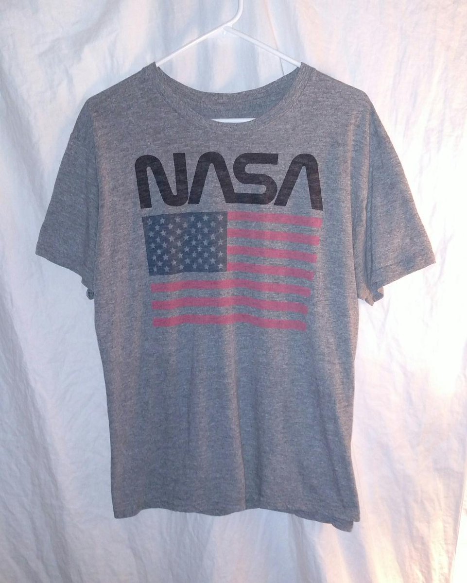 NASA Buzz Aldrin Unisex Adult T-Shirt Size Large Gray USA Flag - RT

ebay.com/itm/1340268950…
