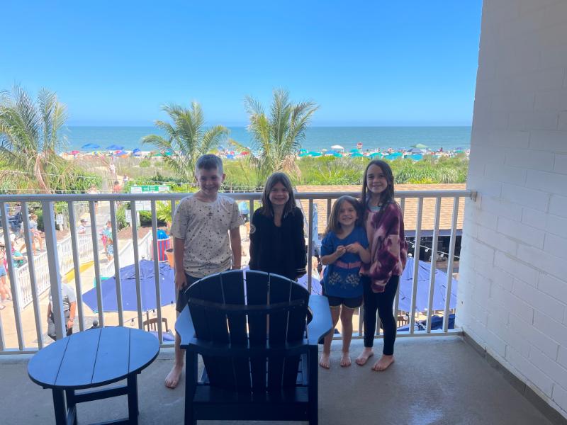 SwtTabs07's tweet photo. My friend, Becca, is a finalist in Carousel Oceanfront Hotel’s Story Contest. Help me rally votes: https://t.co/muqy5ubOlw https://t.co/F0pG7jLoK2