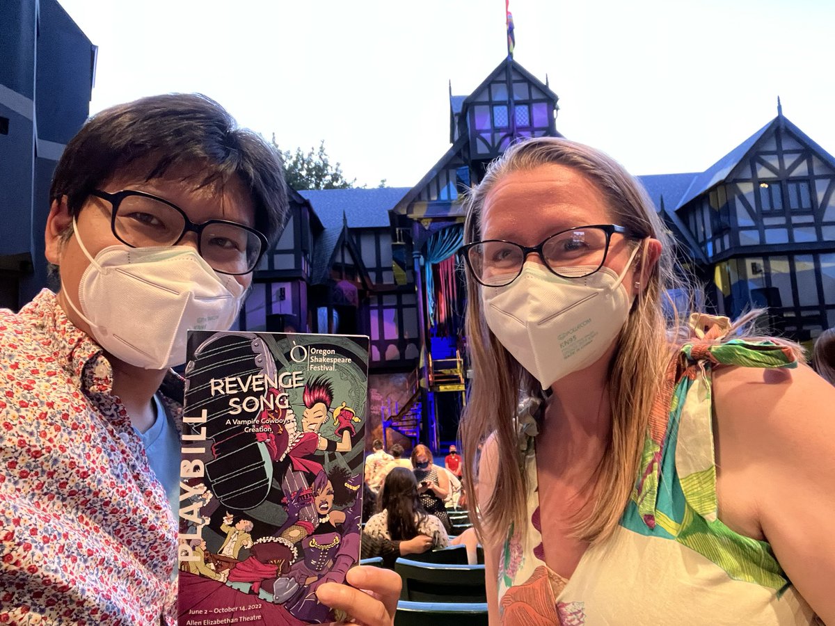 scoi007's tweet photo. Going back to back with tonight’s #OSelFie at the Lizzie for a very different vibe with Revenge Song (the penultimate show for our @osfashland weekend pentathlon). Cheers to the whole badass cast but an extra hat tip to Bay Area’s very own Phil Wong! https://t.co/bcLiZaPFMO