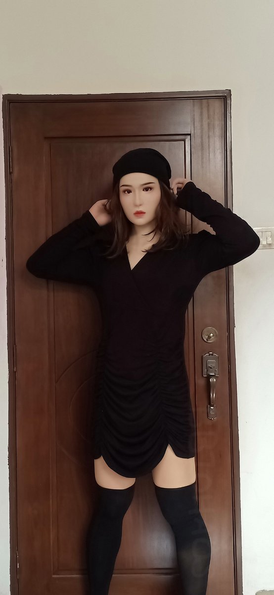 大热天的很适合锁骨假发，很清爽😍！然而，面具底下已经全是汗了。。。😂
#femalemask  
<a href="/DreammaskStudio/">Dreammask Studio</a>